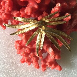 Vintage Lisa brooch